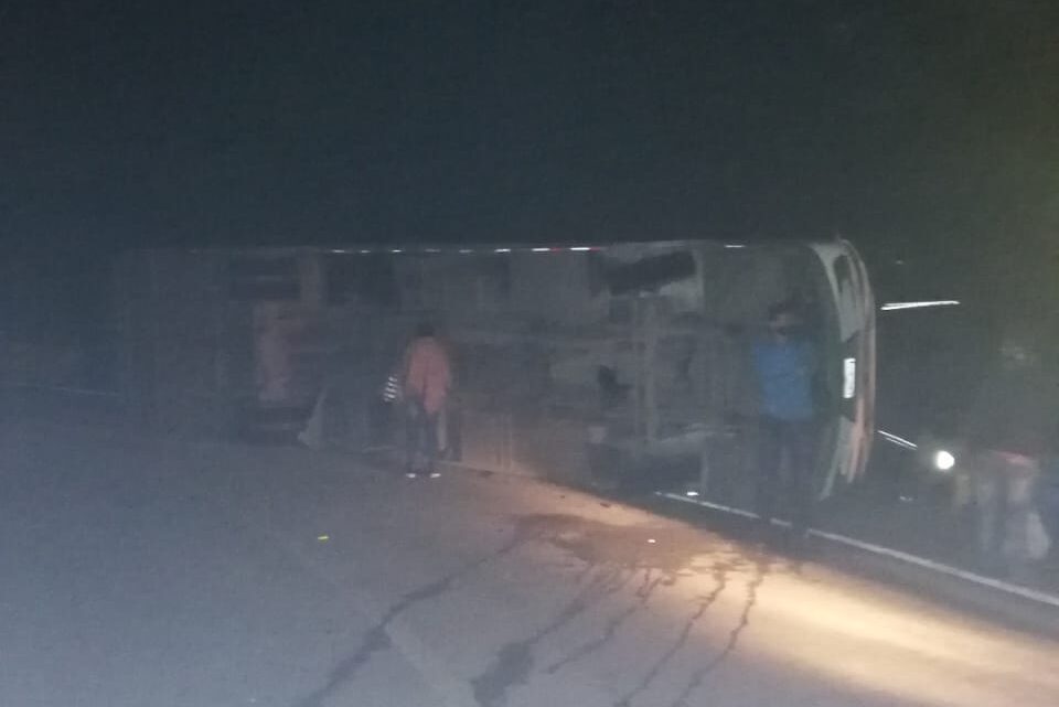 Atención, accidente se presentó anoche con un bus de Cotrans en la vía Curos Málaga